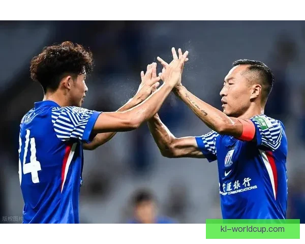申花3-2力克海港挺进足协杯8强 路易斯戴帽吴曦助攻帽齐飞闪耀